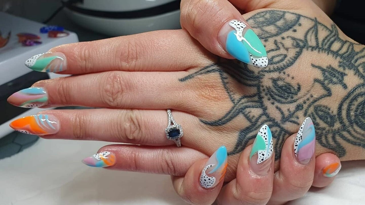 Glasgow Nail Tech on Instagram: “𝙨𝙩𝙖𝙧𝙩 𝙤𝙛 𝙩𝙝𝙚 𝙗𝙪𝙞𝙡𝙙𝙚𝙧  𝙟𝙤𝙪𝙧𝙣𝙚𝙮 🖤✨ fresh builder with simple nail art ?… | Simple nails,  Easy nail art, Nails
